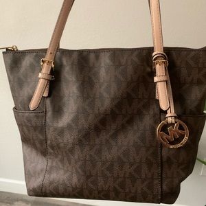 MICHAEL KORS JET SET SIGNATURE LOGO TOTE